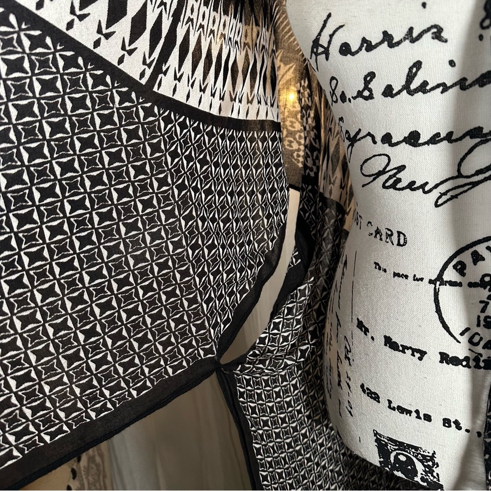 Kimono‎ Women’s One Size Black & White Pattern Design Light Fabric No Brand - Picture 3 of 7
